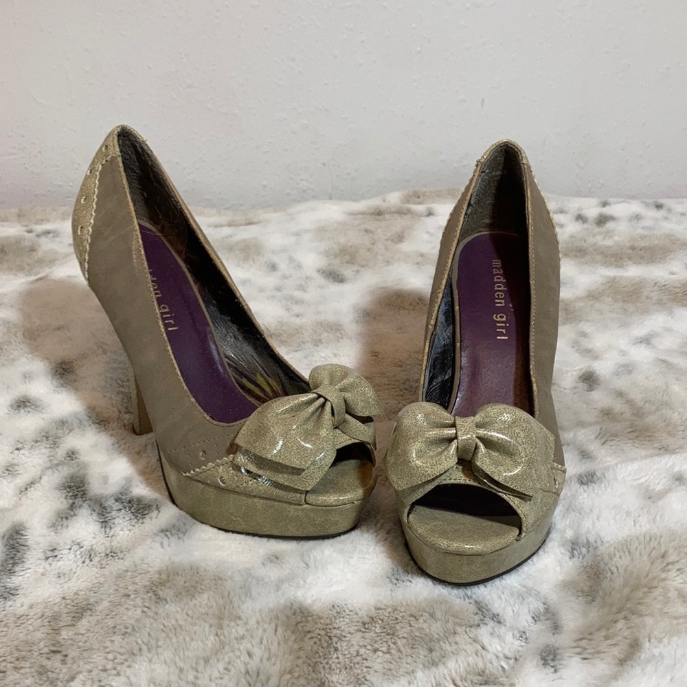 Madden girl. Size 6.5 deal with bow